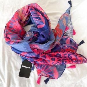 NEW Desigual scarf with Pom poms and sequins